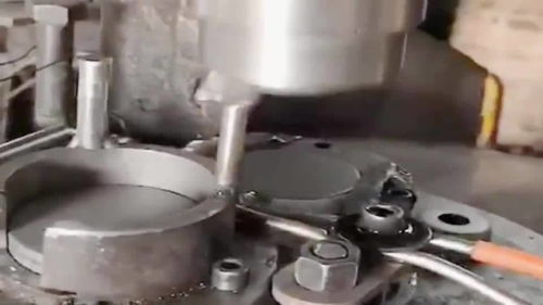 看似简易的推料装置,在制作的过程中,是非常困难的