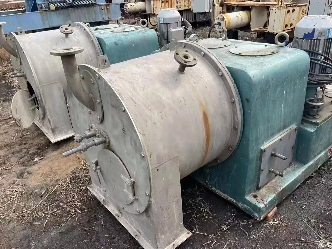 n双级活塞推料离心机两台.装机后未进